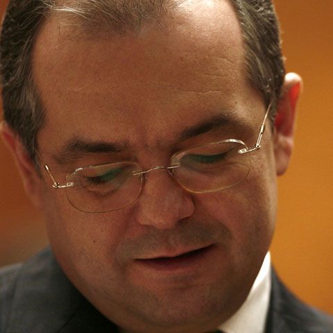 Boc a modificat pentru 7 persoane angajamentul de loialitate, în cazul concedierilor masive de la Guvern