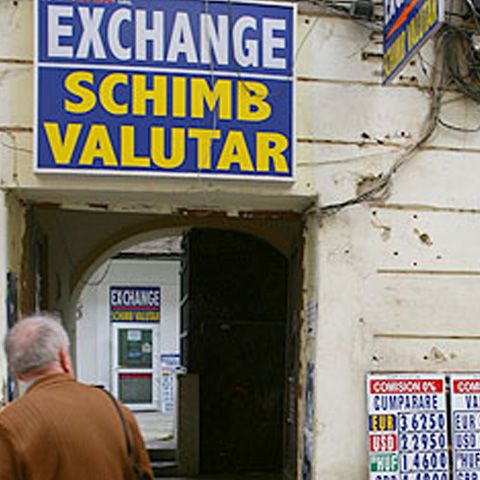 Patru case de schimb valutar din Drobeta Turnu Severin au fost amendate pentru nereguli privind securitatea