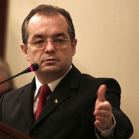 Emil Boc: Guvernul va sprijini Primăria Capitalei pentru a finaliza construcţia pasajului Basarab