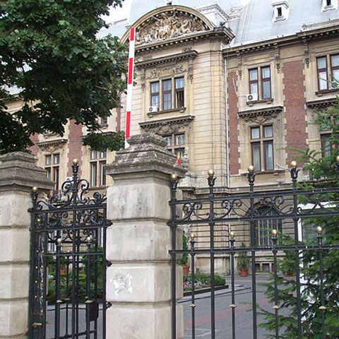 Un director din Ministerul Agriculturii a dat statul în judecată şi ar primi, ca despăgubiri, 800.000 de euro