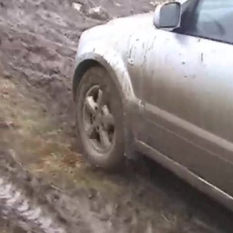 Locuitorii unui cartier rezidenţial din Timişoara trăiesc printre noroaie 
