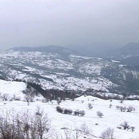 Peisaje de poveste, gazde primitoare şi ţuică tradiţională la Bisoca, în judeţul Buzău