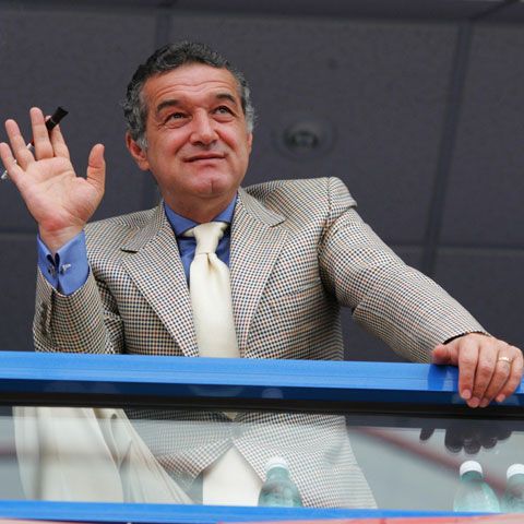 Becali jubilează după retrimiterea "Valizei" la Comisia de Disciplină