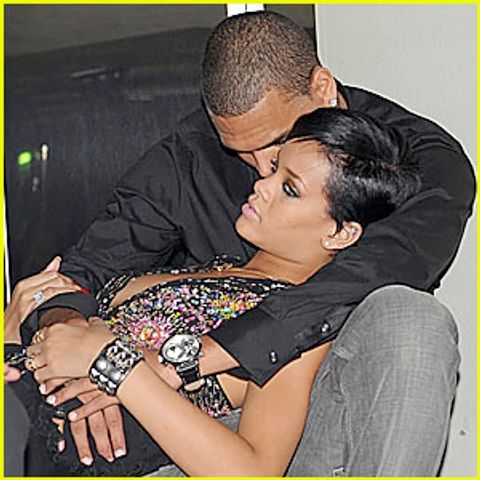 Rihanna ar vrea să se împace cu Chris Brown