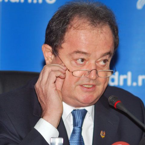 Blaga către Mircea Geoană: E dificil să guvernezi la Bucureşti cu PD-L, iar în provincie cu PNL