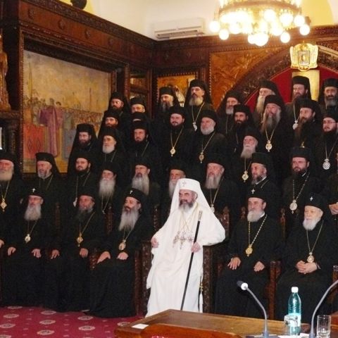 Sfântul Sinod solicită alternativă la paşapoartele biometrice