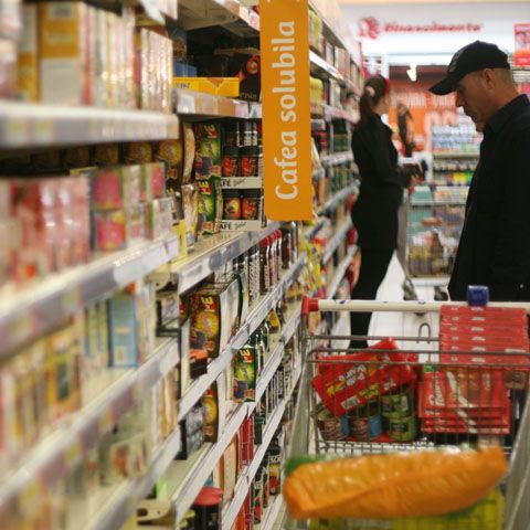 Ordonanţa care va scădea preţurile în hipermarketuri ar putea fi aprobată săptămâna viitoare