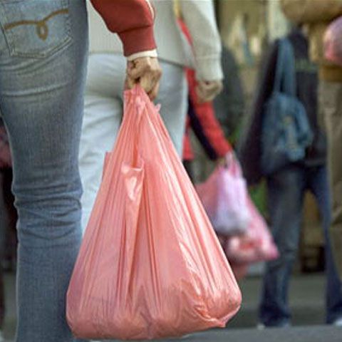 Ministerul Mediului: Ordinul privind ecotaxa pentru pungi nu va fi blocat, ci va fi adaptat