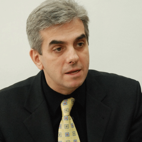 Eugen Nicolăescu: Roberta Anastase are probleme de adaptare şi a generat haos în Camera Deputaţilor
