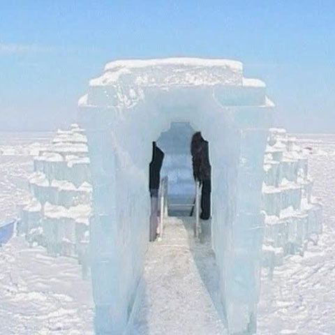 Saună şi baie de gheaţă, pe lacul Baikal din Siberia 