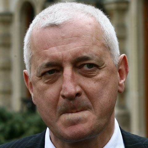 Gyorgy Frunda vrea restricţionarea circulaţiei în străinătate a infractorilor români