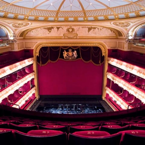Spectacolele de la Covent Garden, puse în pericol de întârzierea obţinerii vizelor pentru artişti