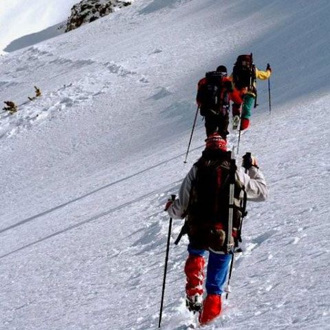 Salvamontiştii argeşeni au anunţat risc însemnat de avalanşă în Masivul Făgăraş