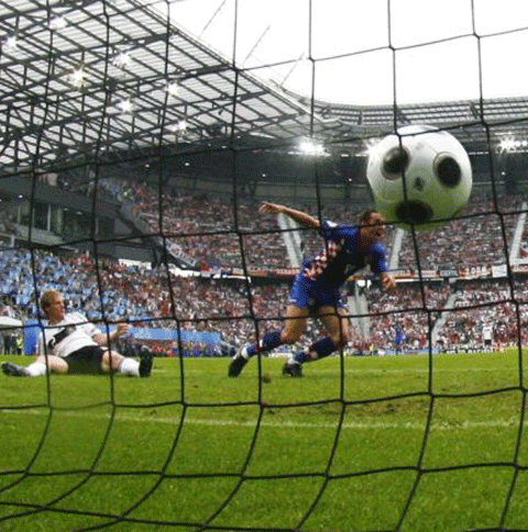 UEFA a anunţat patru candidaturi pentru organizarea EURO 2016