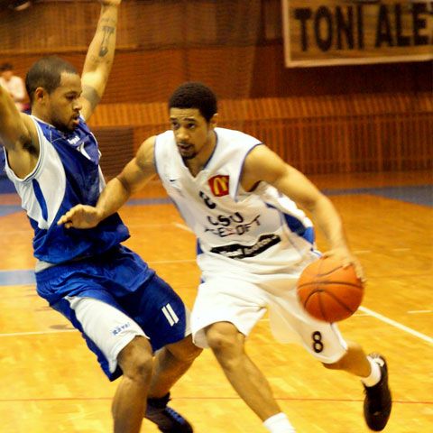 Baschet: CSU Ploieşti-CSU Sibiu 84-78, în derby-ul etapei a 25-a a Diviziei A masculine