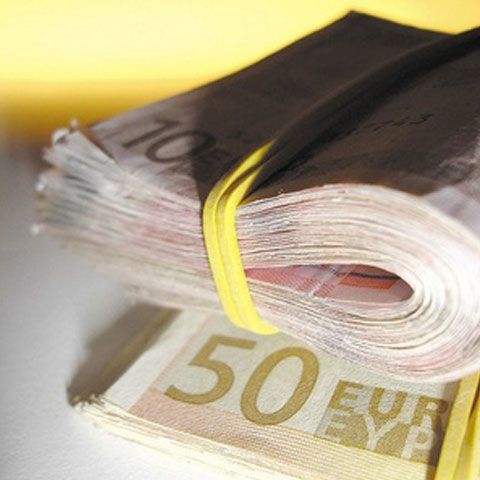 Cei mai mulţi restanţieri la plata creditelor au vârsta cuprinsă între 18 şi 20 de ani 