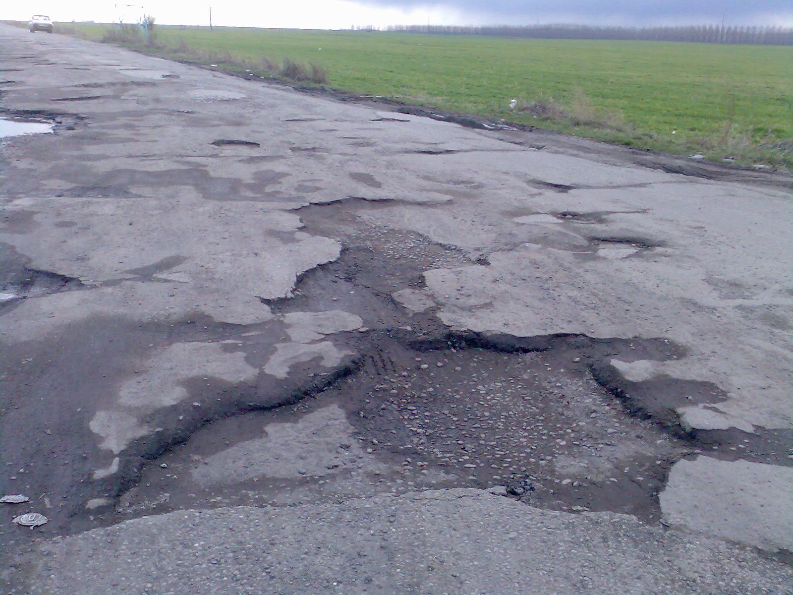 Drumul care leagă Timişoara de com. Satchinez este plin de gropi