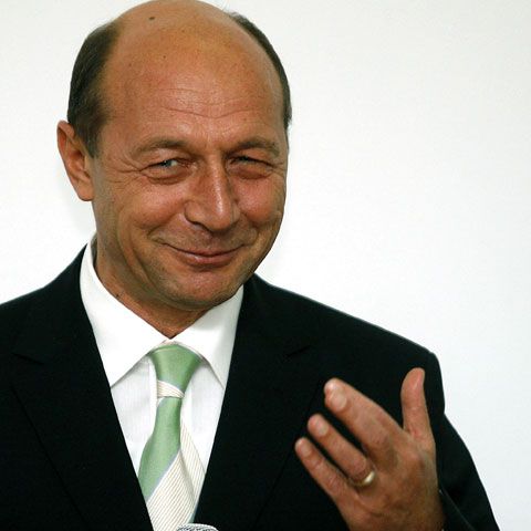 Traian Băsescu: Banii împrumutaţi de la FMI nu vor fi returnaţi mai devreme de un an 