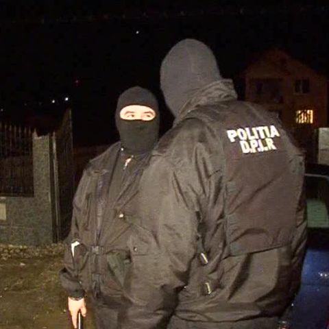 Poliţiştii au anihilat o reţea de hoţi care furau piese auto