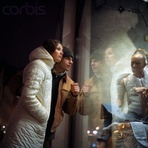 Piesa "Absolut love", a fost jucată în vitrina unui magazin