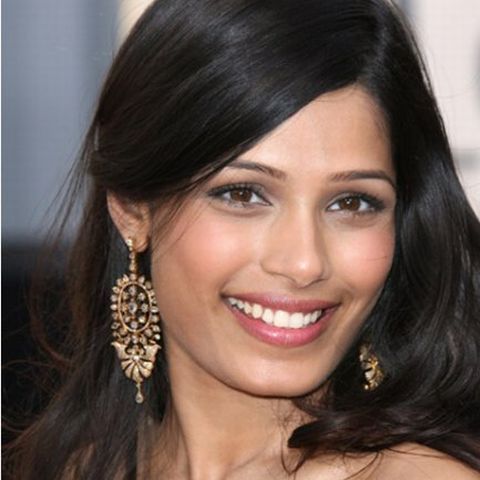Freida Pinto, următoarea fată Bond?