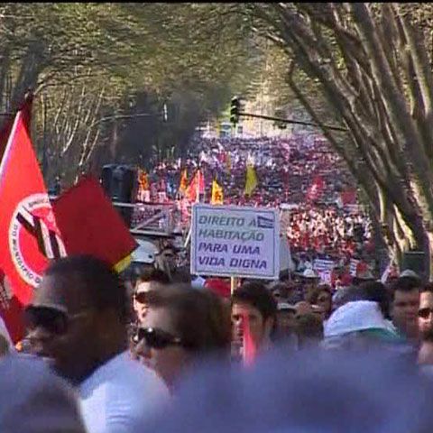 200.000 de oameni au ieşit în stradă la Lisabona 