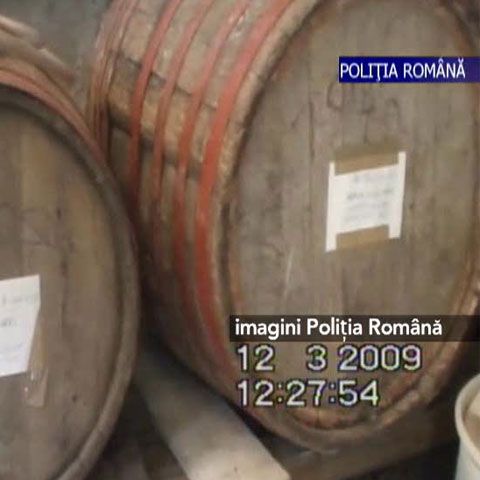 Poliţiştii au descoperit peste un milion de litri de vin contrafăcut 