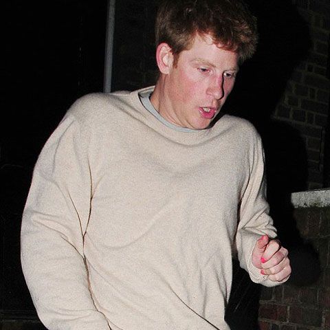 Prinţul Manichiurii: Harry cu unghii roz - FOTO