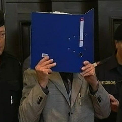 Fritzl pledează vinovat pentru viol şi incest, dar nevinovat pentru crimă şi sclavie