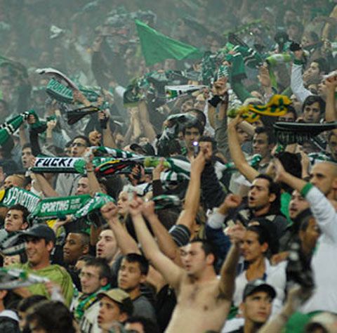 Preşedintele şi jucătorii lui Sporting, ameninţaţi cu moartea de propriii suporteri!