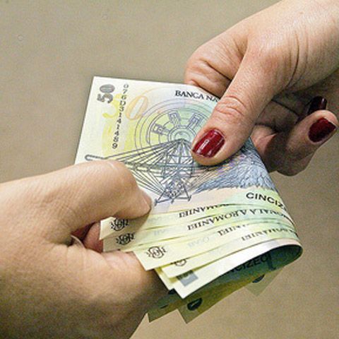 800 de români au reclamat serviciile bancare la Protecţia Consumatorului, în acest an