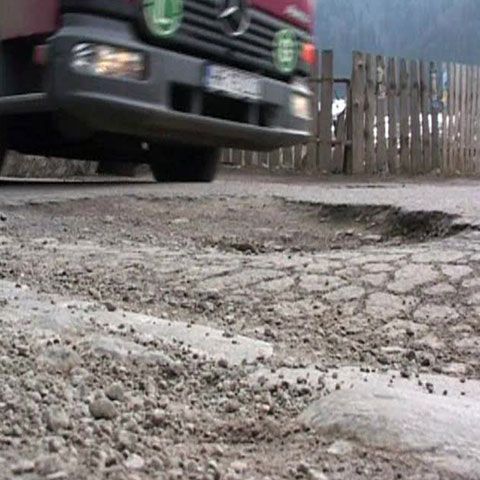 Pe drumurile judeţene din Mureş nu se vor face reparaţii în acest an