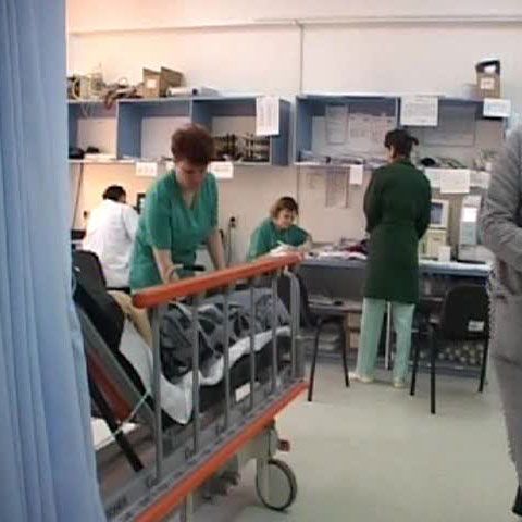 Salariile mici nu îi încurajează pe medicii care vor să intre în sistem