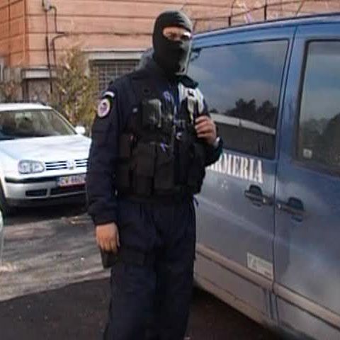 Cei trei arestaţi în dosarul permiselor ilegale din Covasna rămân după gratii 