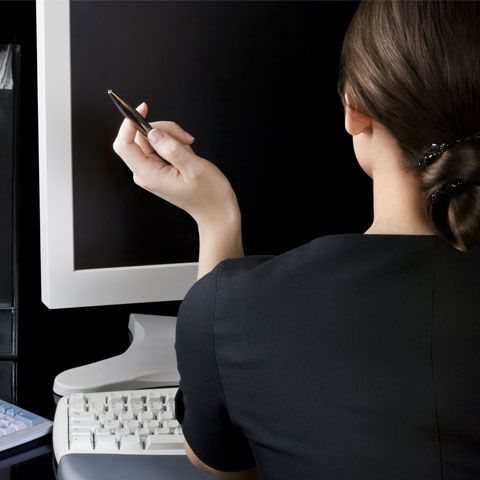 Un fals agent de asigurări a înşelat 134 de persoane cu 2,2 milioane de euro