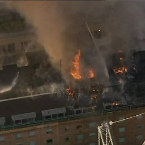  Un puternic incendiu a afectat o clădire din centrul istoric al Londrei