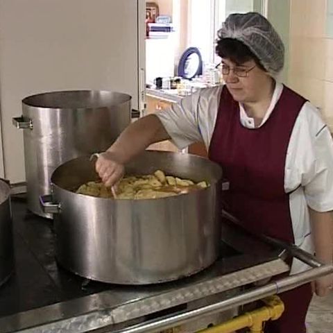 Consiliul Judeţean Cluj a redus alocaţia de hrană la nouă lei, din cauza bugetului mic
