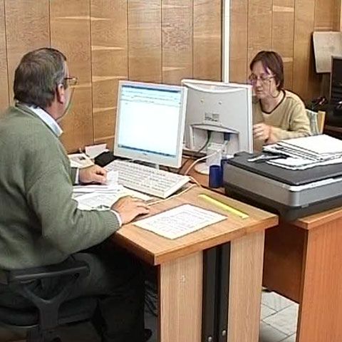 NewsIn: Circa 1000 de bugetari primesc lunar peste 3000 euro din pensie şi salariu 