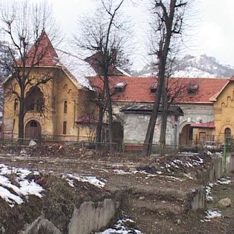 Zeci de monumente istorice din Valea Jiului sunt lăsate de izbelişte 