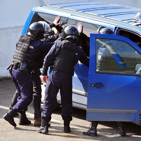 O reţea de traficanţi de persoane a fost anihilată în Botoşani 