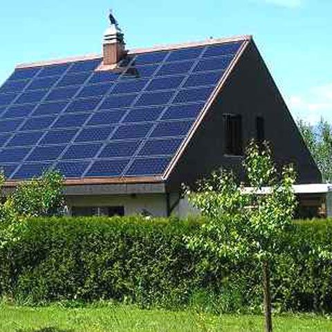 Cererea de panouri solare este "pe zero", din cauza blocării Programului Casa Verde
