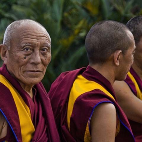 95 de călugări tibetani au fost arestaţi pentru atacarea unei secţii de poliţie