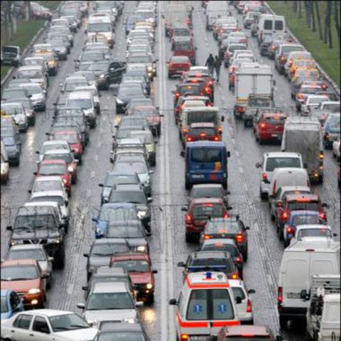 Trafic îngreunat pe autostrada A1 Bucureşti-Piteşti, din cauza unui incendiu