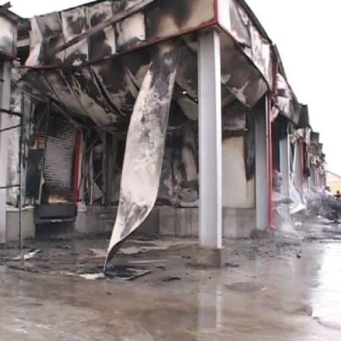 O hală de 500 de metri a ars complet la Orheiul Bistriţei 