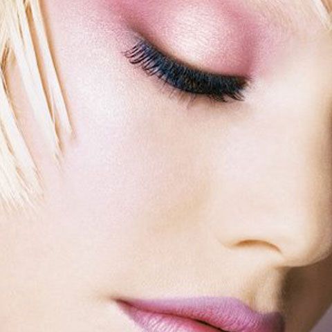 Comisia Europeană impune noi standarde de siguranţă pentru produsele cosmetice