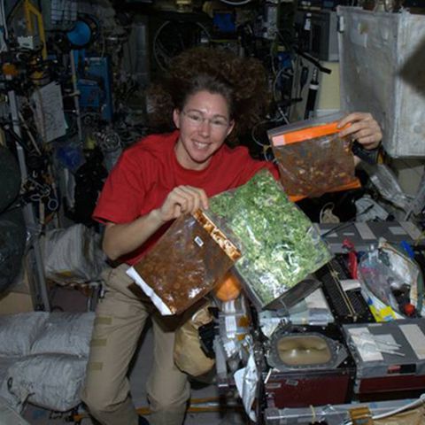 Astronauţii "experimenteză" gătitul în spaţiu