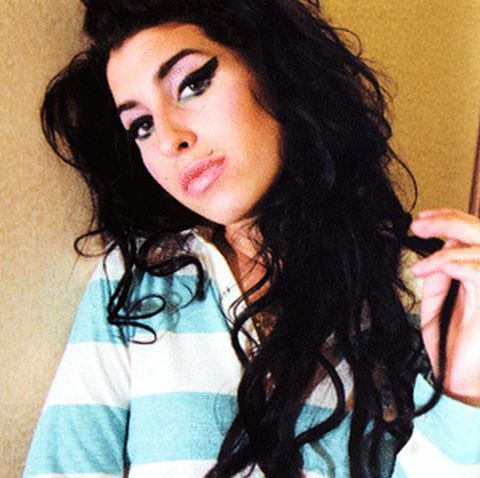 Amy Winehouse se face frumoasă