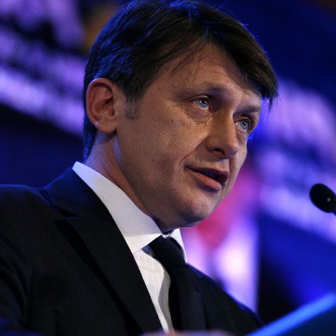 Crin Antonescu: Norica Nicolai este cap de listă pentru Bruxelles. Adrian Cioroianu a fost scos de pe listă 
