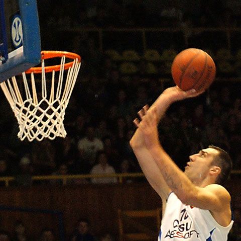 Baschet: Recorduri în CSU Ploieşti-CSM Oradea 122-78, ultimul meci al etapei a 29-a