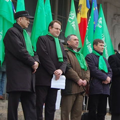 Altercaţii la Chişinău între poliţie şi membrii Partidului Liberal Democrat